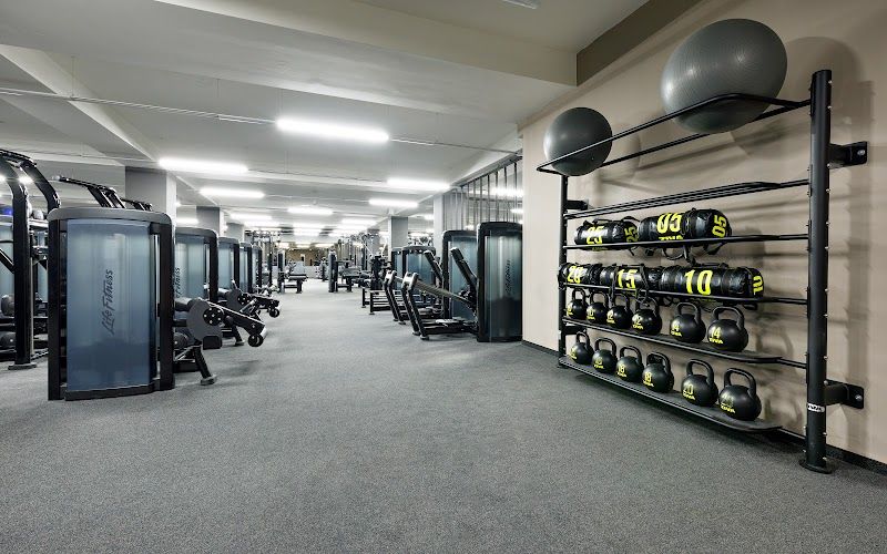 Max Fitness Bílá Labuť foto 1
